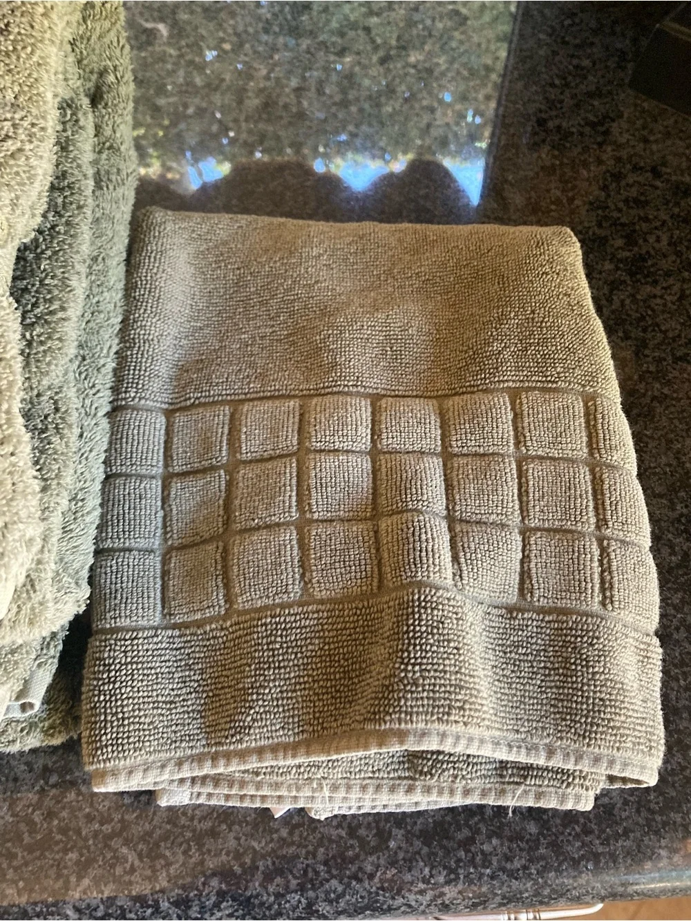 2 Croscill towels, 3 hand towels and 1 bath mat.